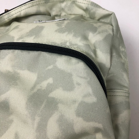 Vans Mini Backpack Got This Camo Style Women’s Bag NWT - Picture 2 of 8